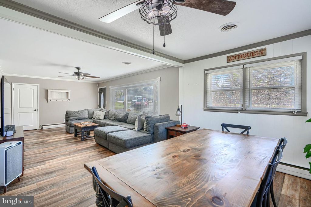 Image 8 of property listing at 1314 E CHURCHVILLE RD, Bel Air, MD 21014