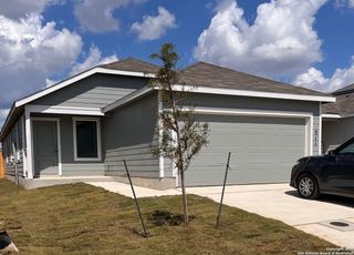 511 Sarah Way, Marion, TX 78124