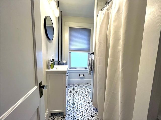 18 Apthorp Avenue, Newport, RI 02840