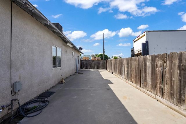 2111 Hackett Rd, Ceres, CA 95307