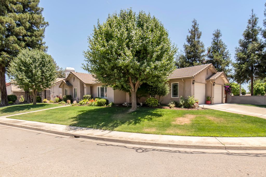 Image 1 of property listing at 1809 E Evergreen Court, Visalia, CA 93292