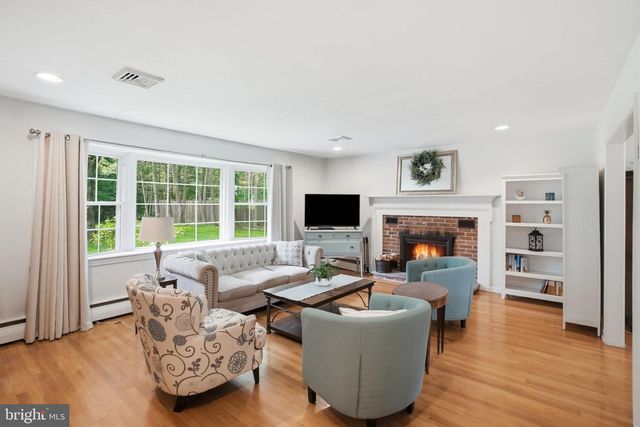 2402 HICKORY HILL RD, Chadds Ford, PA 19317