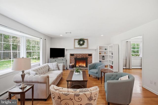 2402 HICKORY HILL RD, Chadds Ford, PA 19317