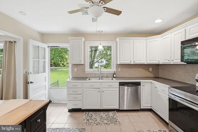 2402 HICKORY HILL RD, Chadds Ford, PA 19317
