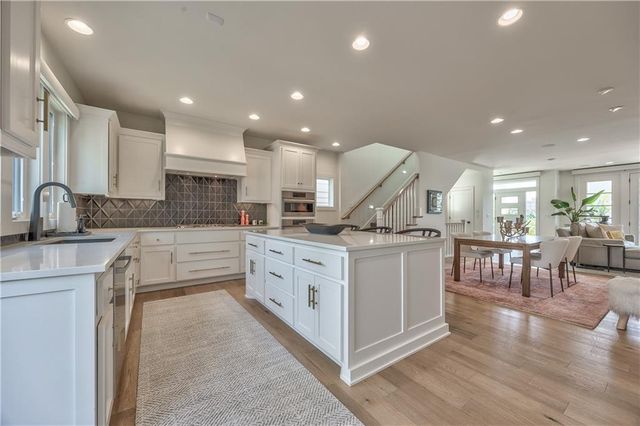 732 W 45th Street, Kansas City, MO 64111