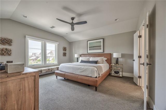 732 W 45th Street, Kansas City, MO 64111