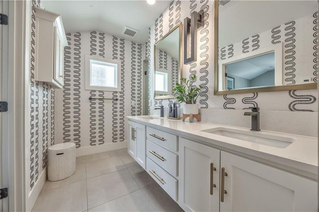 732 W 45th Street, Kansas City, MO 64111