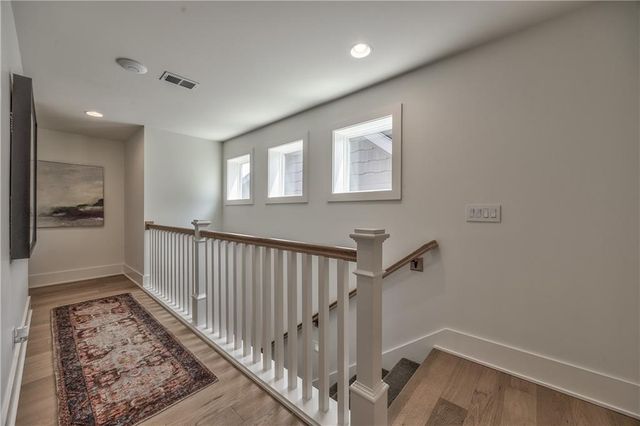 732 W 45th Street, Kansas City, MO 64111