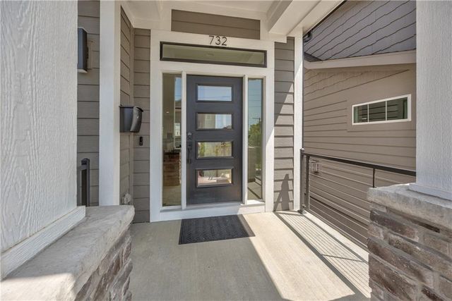 732 W 45th Street, Kansas City, MO 64111