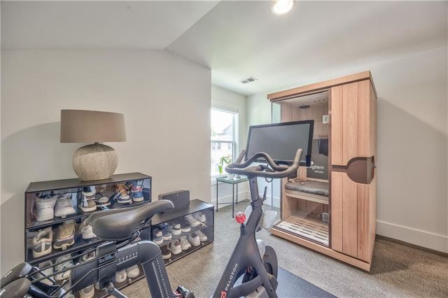 732 W 45th Street, Kansas City, MO 64111