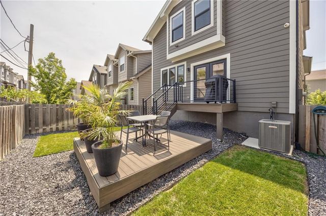 732 W 45th Street, Kansas City, MO 64111