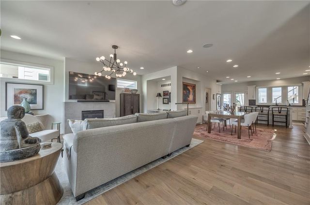 732 W 45th Street, Kansas City, MO 64111