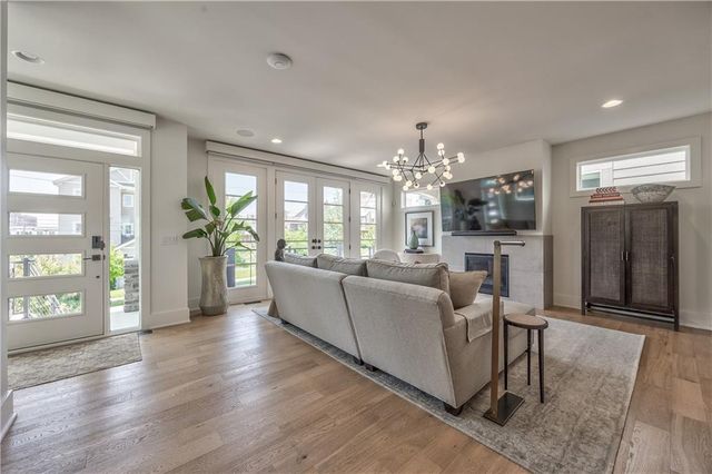 732 W 45th Street, Kansas City, MO 64111