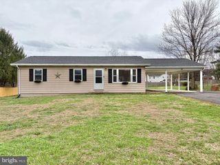 1604 S OX RD, Edinburg, VA 22824
