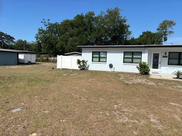 8704 N RENFREW PLACE, Tampa, FL 33604