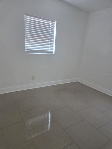 8704 N RENFREW PLACE, Tampa, FL 33604