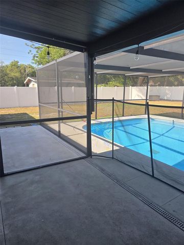 8704 N RENFREW PLACE, Tampa, FL 33604