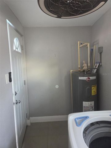 8704 N RENFREW PLACE, Tampa, FL 33604