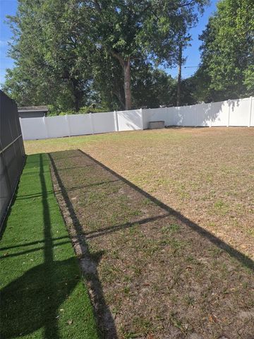 8704 N RENFREW PLACE, Tampa, FL 33604