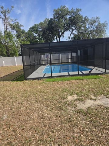 8704 N RENFREW PLACE, Tampa, FL 33604