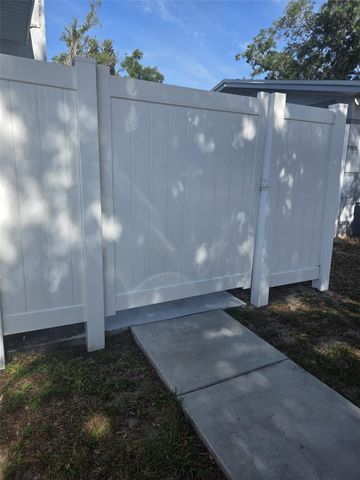 8704 N RENFREW PLACE, Tampa, FL 33604
