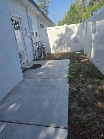 8704 N RENFREW PLACE, Tampa, FL 33604