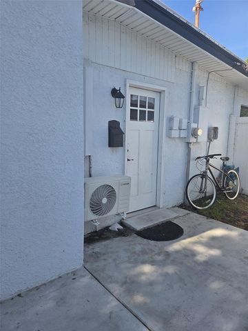 8704 N RENFREW PLACE, Tampa, FL 33604