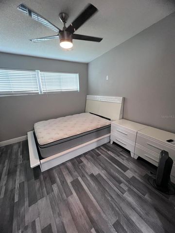 8704 N RENFREW PLACE, Tampa, FL 33604