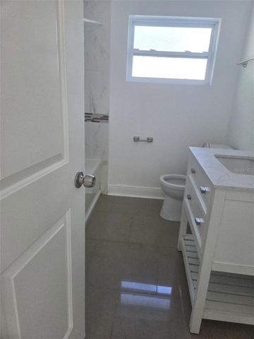 8704 N RENFREW PLACE, Tampa, FL 33604
