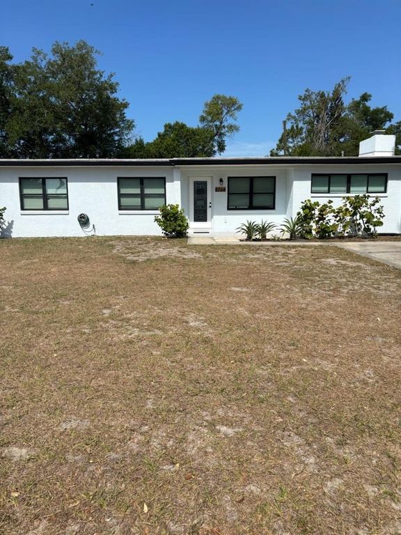 8704 N RENFREW PLACE, Tampa, FL 33604