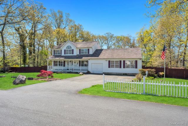 32 Prince Road, Rocky Point, NY 11778