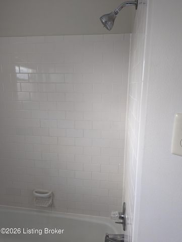 1701 Brentmoor Ln, Louisville, KY 40223