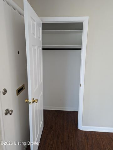 1701 Brentmoor Ln, Louisville, KY 40223