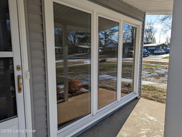 1701 Brentmoor Ln, Louisville, KY 40223