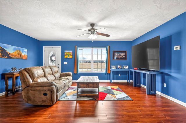 114 E South Street, Seymour, MO 65746