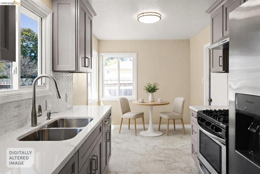 Image 10 of property listing at 1067 Lassen St, Richmond, CA 94805