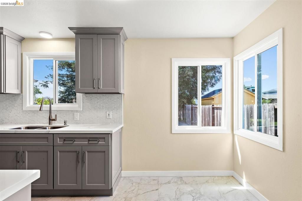 Image 13 of property listing at 1067 Lassen St, Richmond, CA 94805