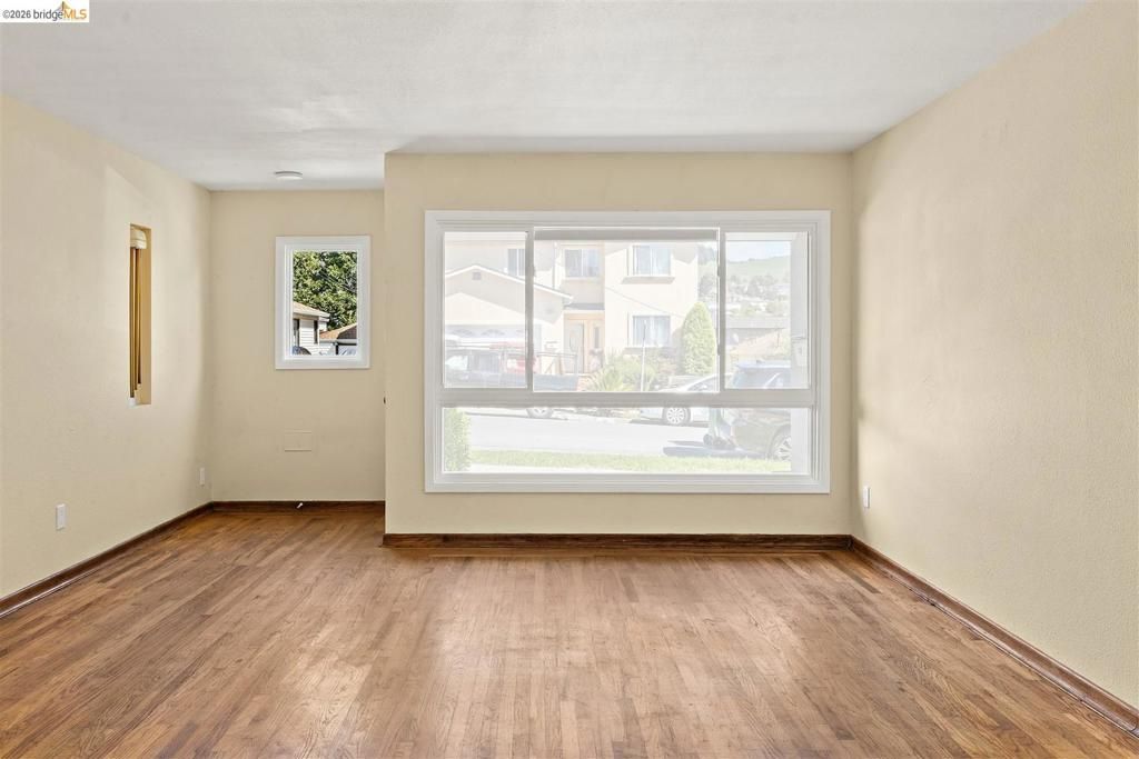 Image 3 of property listing at 1067 Lassen St, Richmond, CA 94805