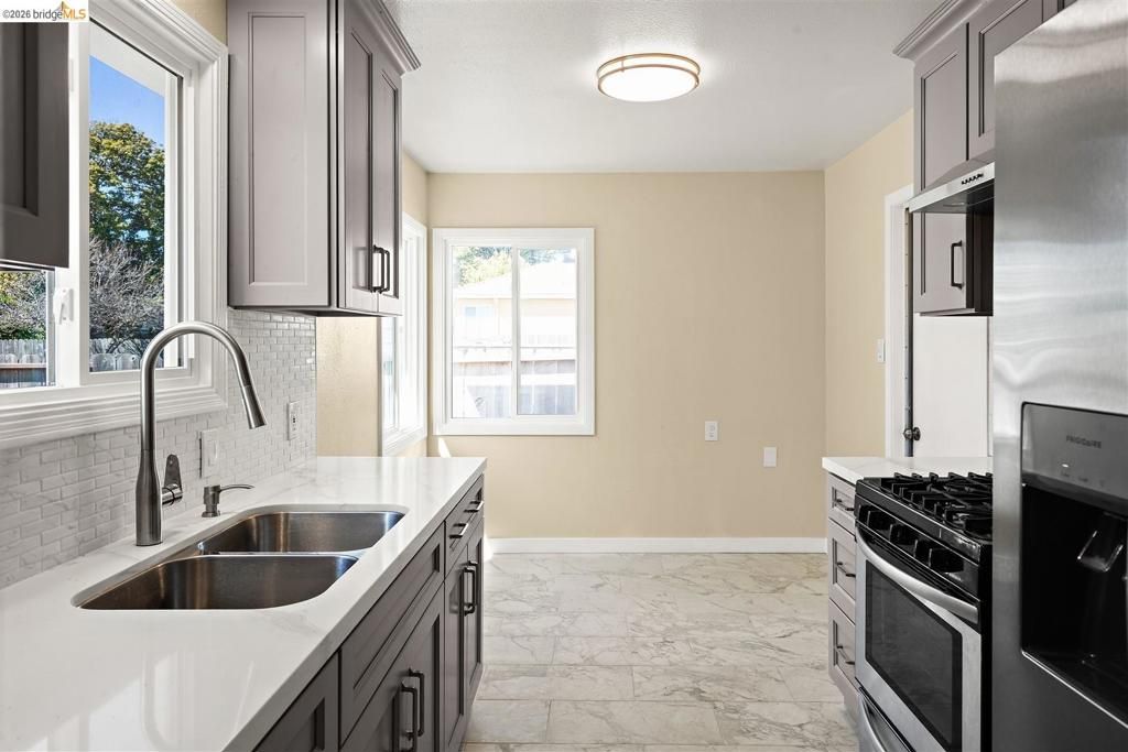 Image 9 of property listing at 1067 Lassen St, Richmond, CA 94805