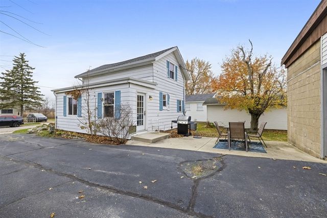 607 Sherwood Avenue, Three Oaks, MI 49128