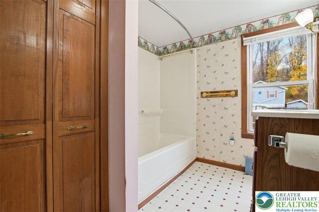 286 Oak Road, Washington Twp, PA 18013