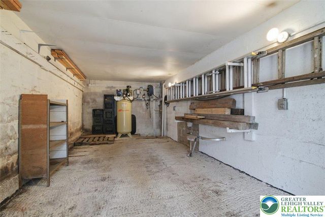 286 Oak Road, Washington Twp, PA 18013