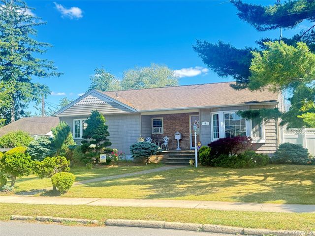 685 Seabury Avenue, Franklin Square, NY 11010