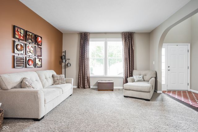 725 Bracknell Drive, Avon, IN 46123