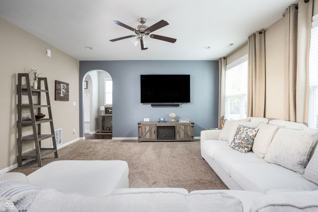 725 Bracknell Drive, Avon, IN 46123