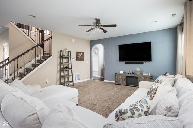 725 Bracknell Drive, Avon, IN 46123