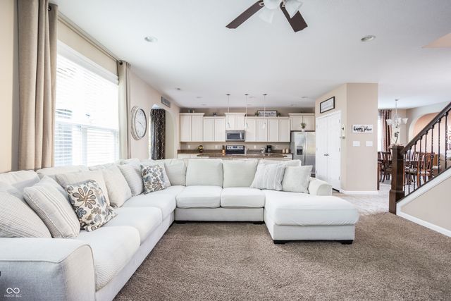 725 Bracknell Drive, Avon, IN 46123