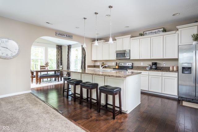 725 Bracknell Drive, Avon, IN 46123