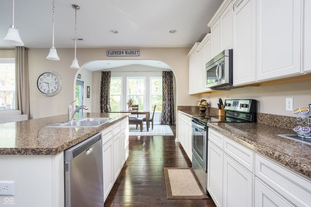 725 Bracknell Drive, Avon, IN 46123