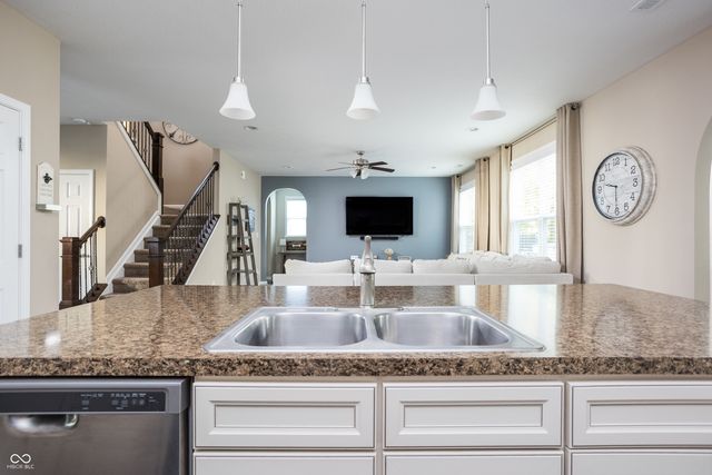 725 Bracknell Drive, Avon, IN 46123